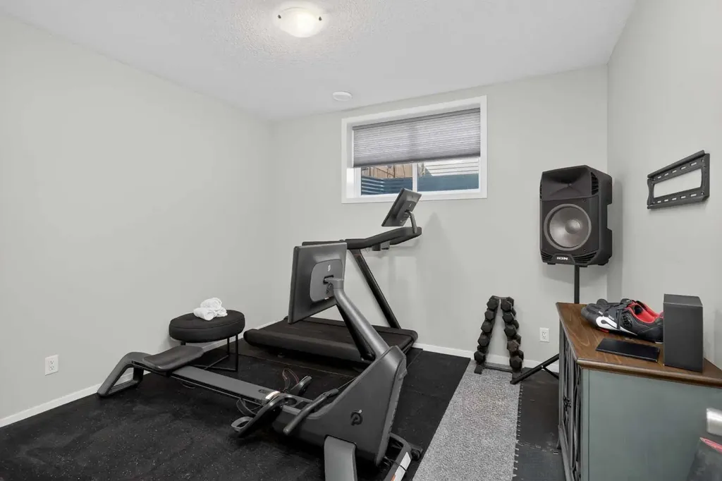 31 Lucas Boulevard NW Calgary AB T3P 1H8