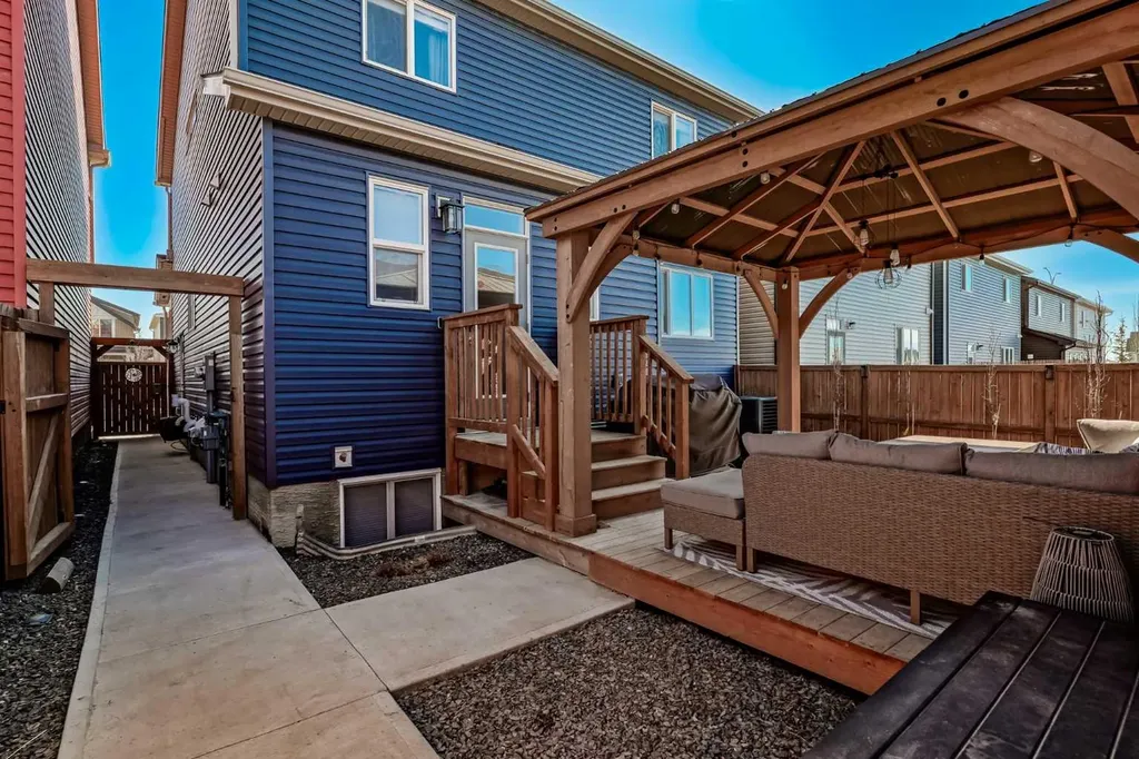 31 Lucas Boulevard NW Calgary AB T3P 1H8