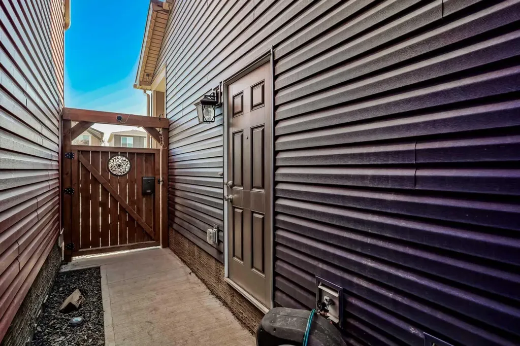 31 Lucas Boulevard NW Calgary AB T3P 1H8