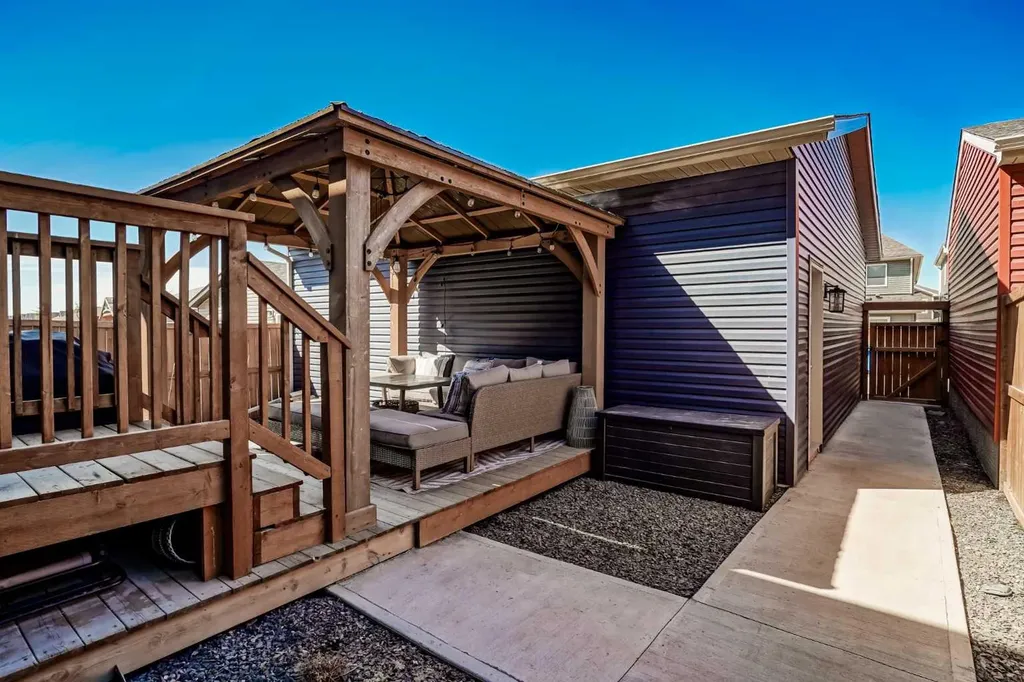 31 Lucas Boulevard NW Calgary AB T3P 1H8