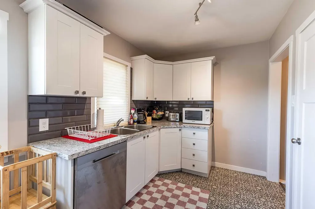 538 6 Street SW Medicine Hat AB T1A 4J2