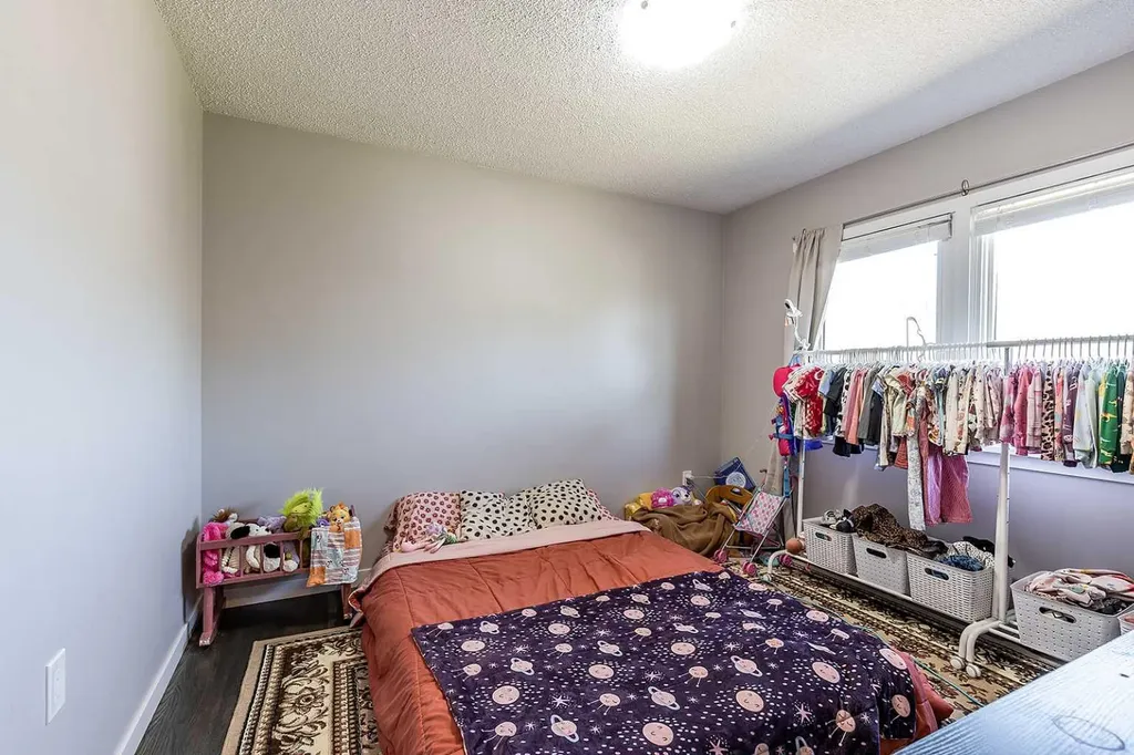538 6 Street SW Medicine Hat AB T1A 4J2