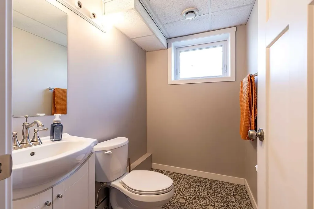 538 6 Street SW Medicine Hat AB T1A 4J2
