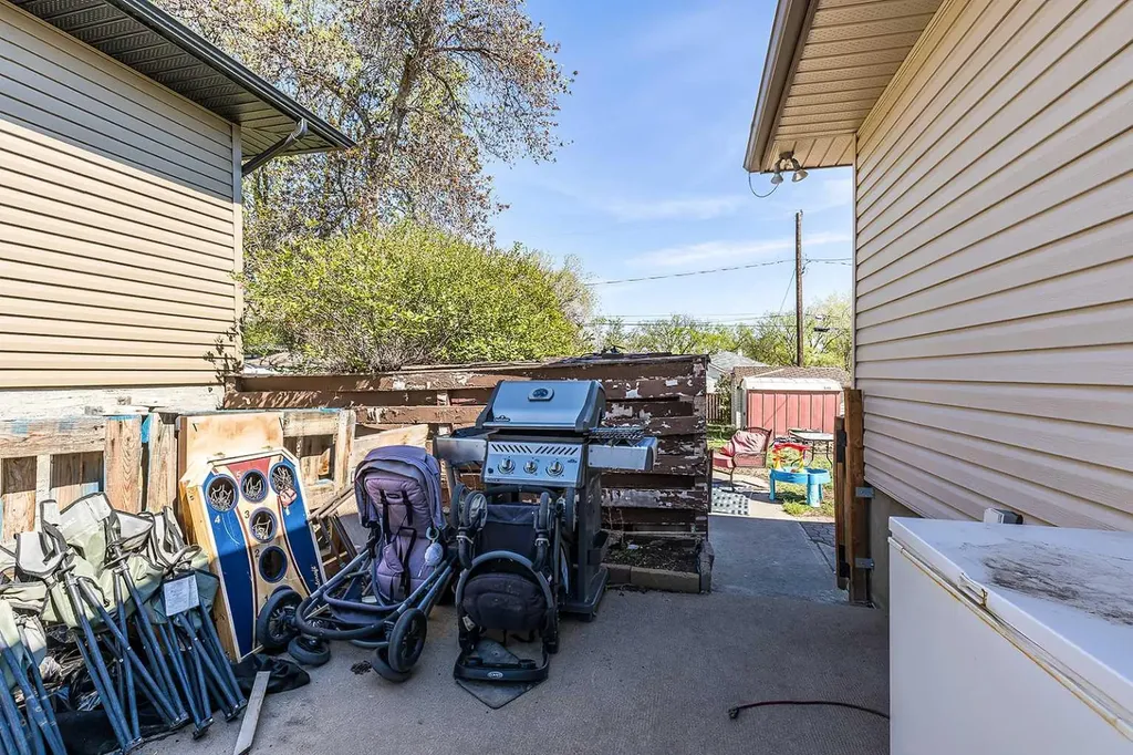 538 6 Street SW Medicine Hat AB T1A 4J2