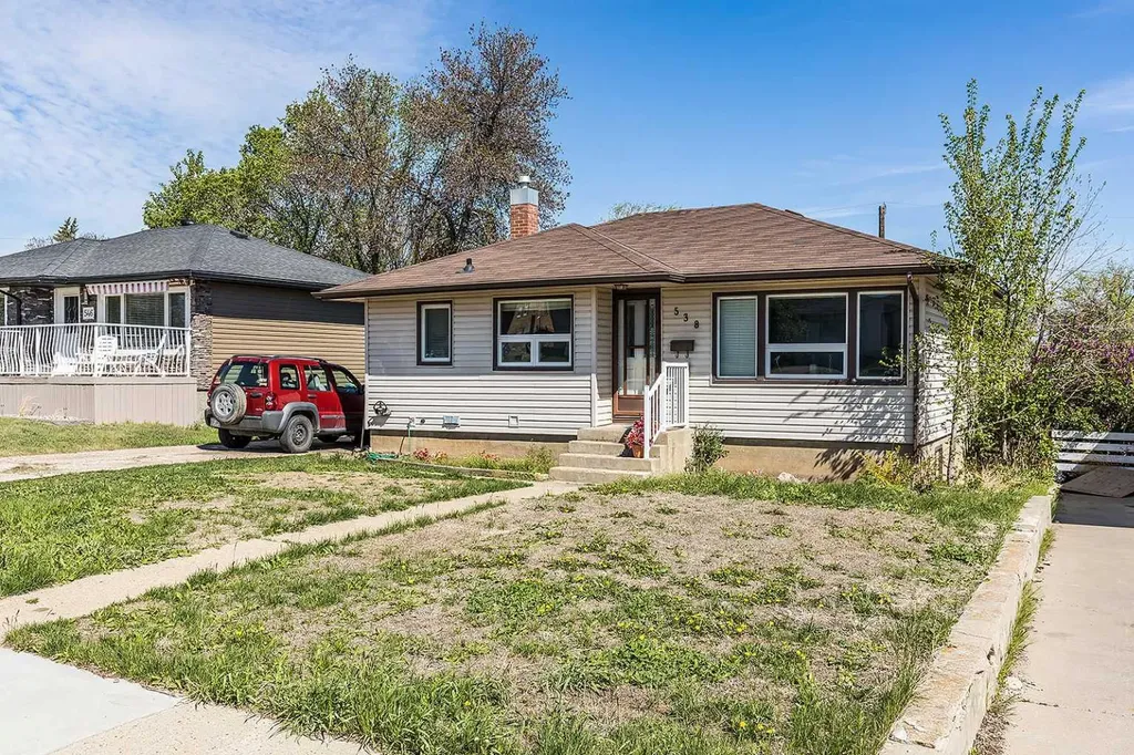 538 6 Street SW Medicine Hat AB T1A 4J2