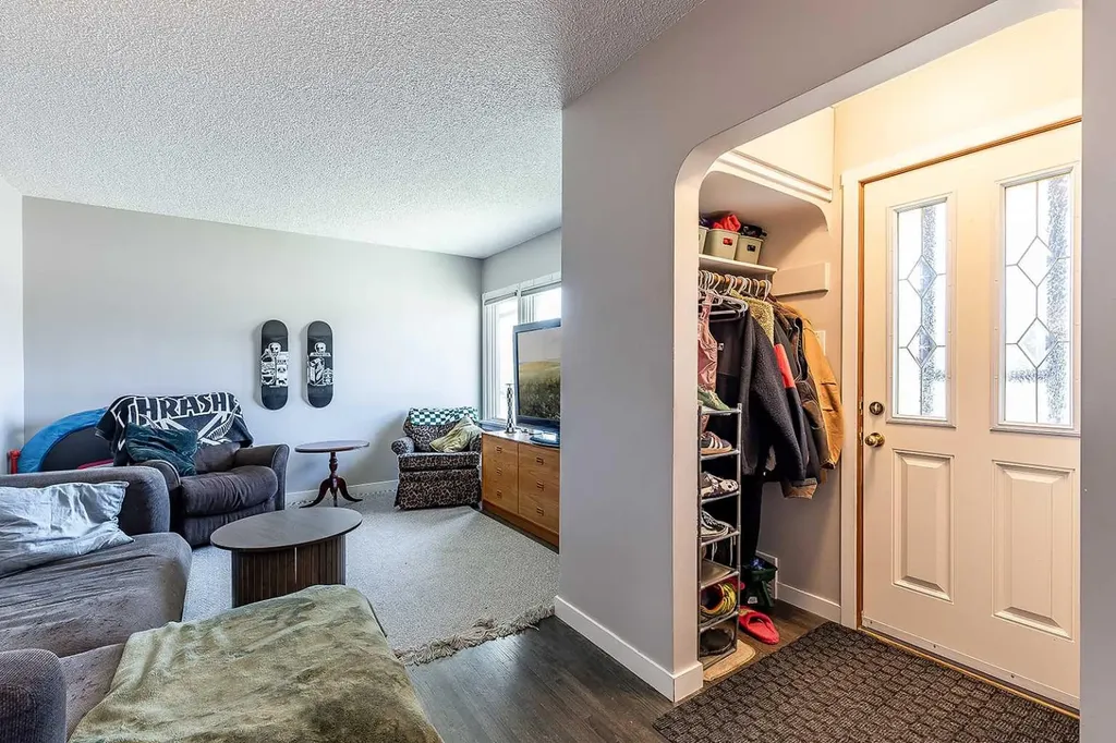 538 6 Street SW Medicine Hat AB T1A 4J2