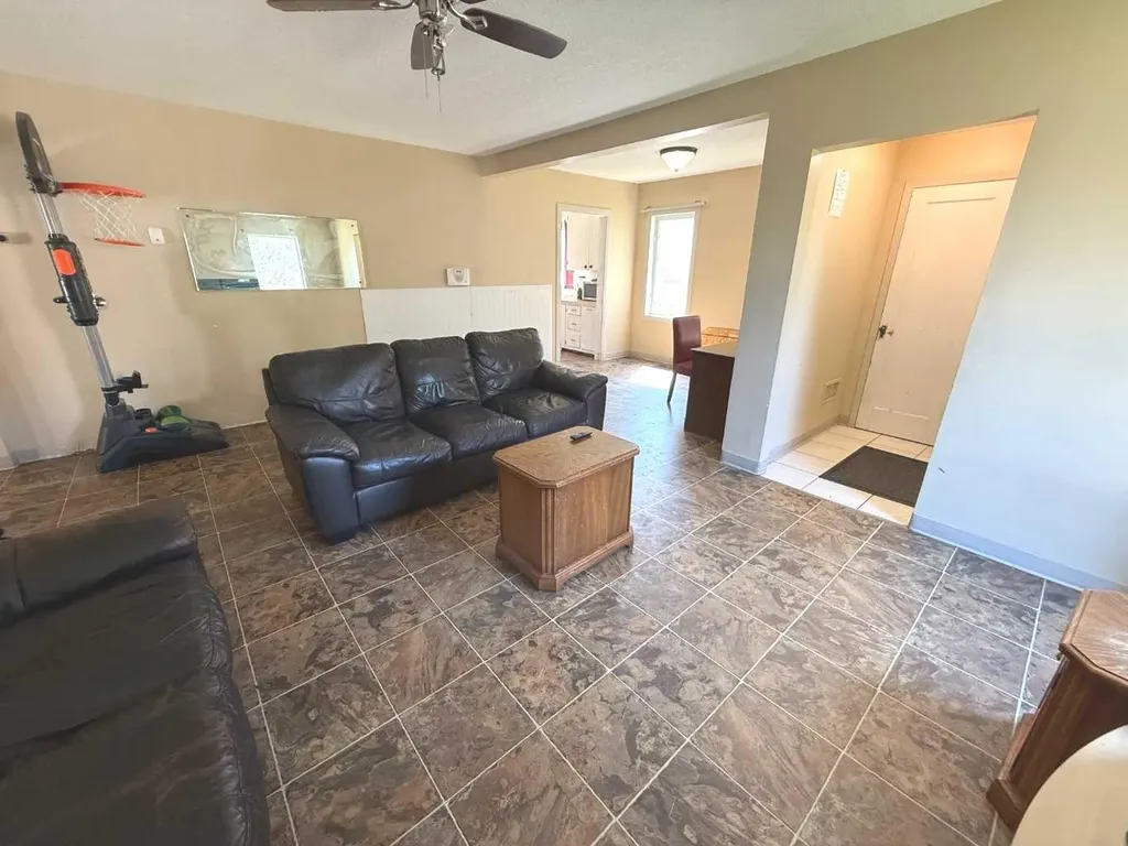 821 14 Street S Lethbridge AB T1J 2Y6