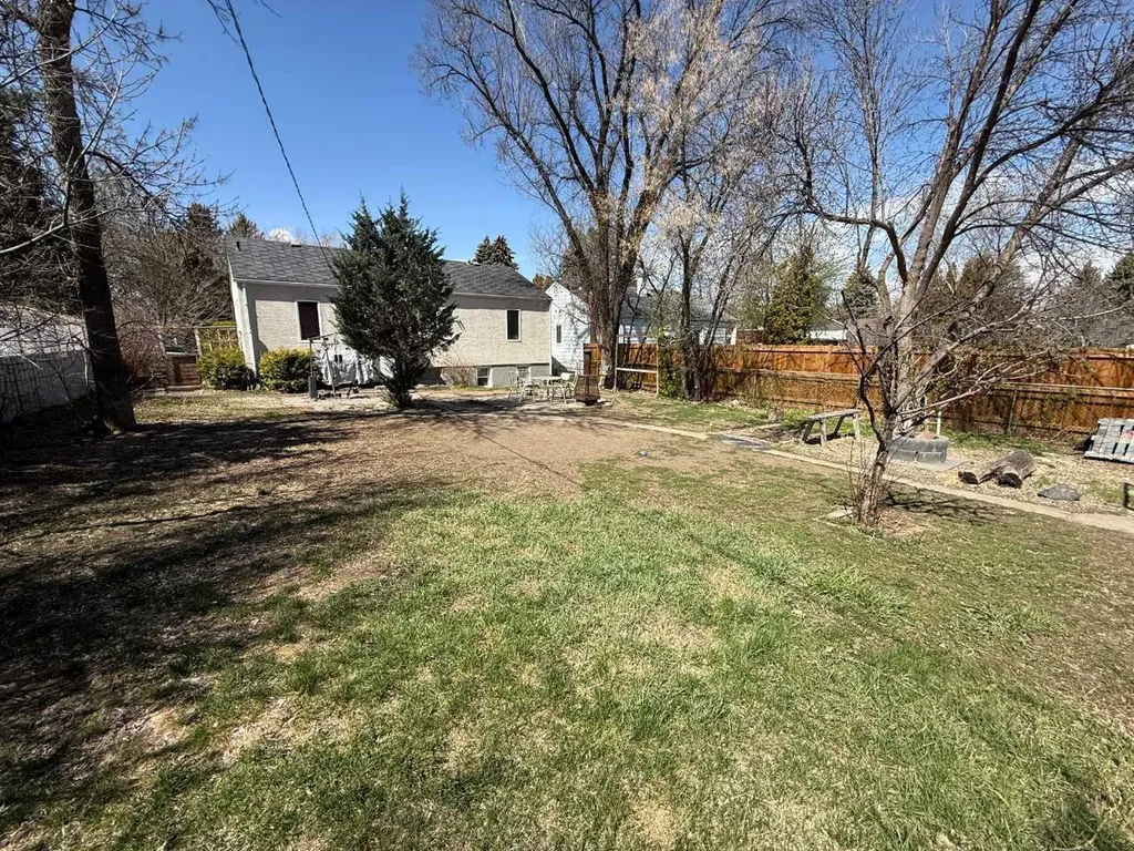 821 14 Street S Lethbridge AB T1J 2Y6