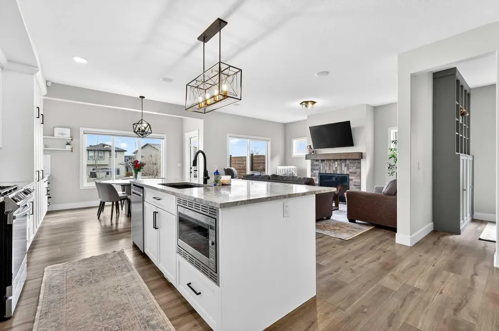 652 Reynolds Crescent SW Airdrie AB T4B 5G1