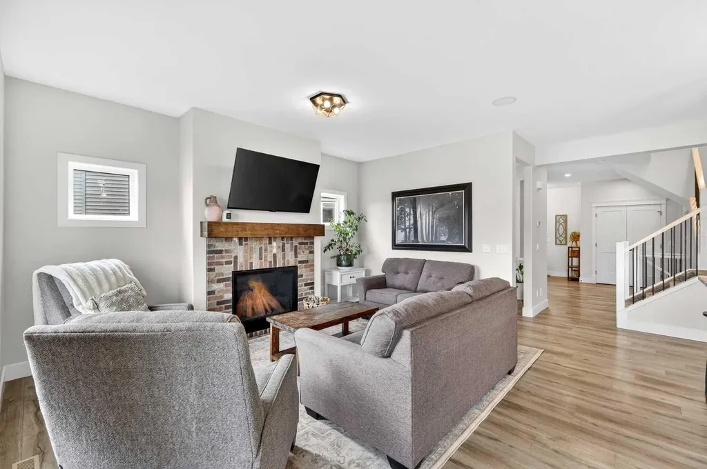 652 Reynolds Crescent SW Airdrie AB T4B 5G1