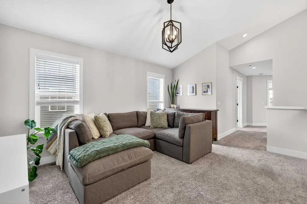 652 Reynolds Crescent SW Airdrie AB T4B 5G1