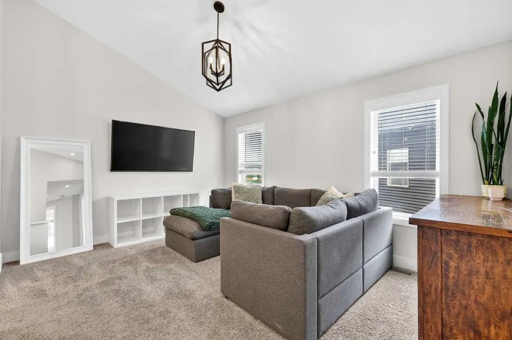 652 Reynolds Crescent SW Airdrie AB T4B 5G1