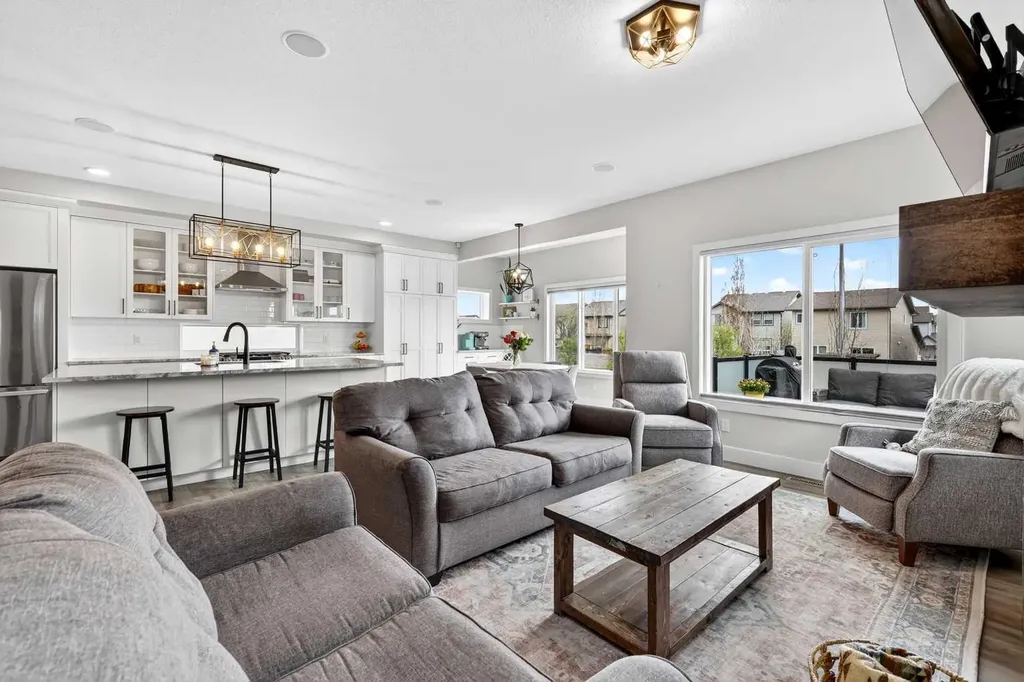 652 Reynolds Crescent SW Airdrie AB T4B 5G1