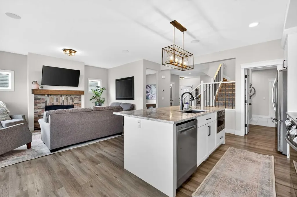 652 Reynolds Crescent SW Airdrie AB T4B 5G1