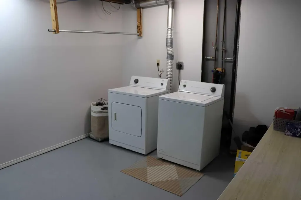 5707 9 Avenue Edson AB T7E 1J4