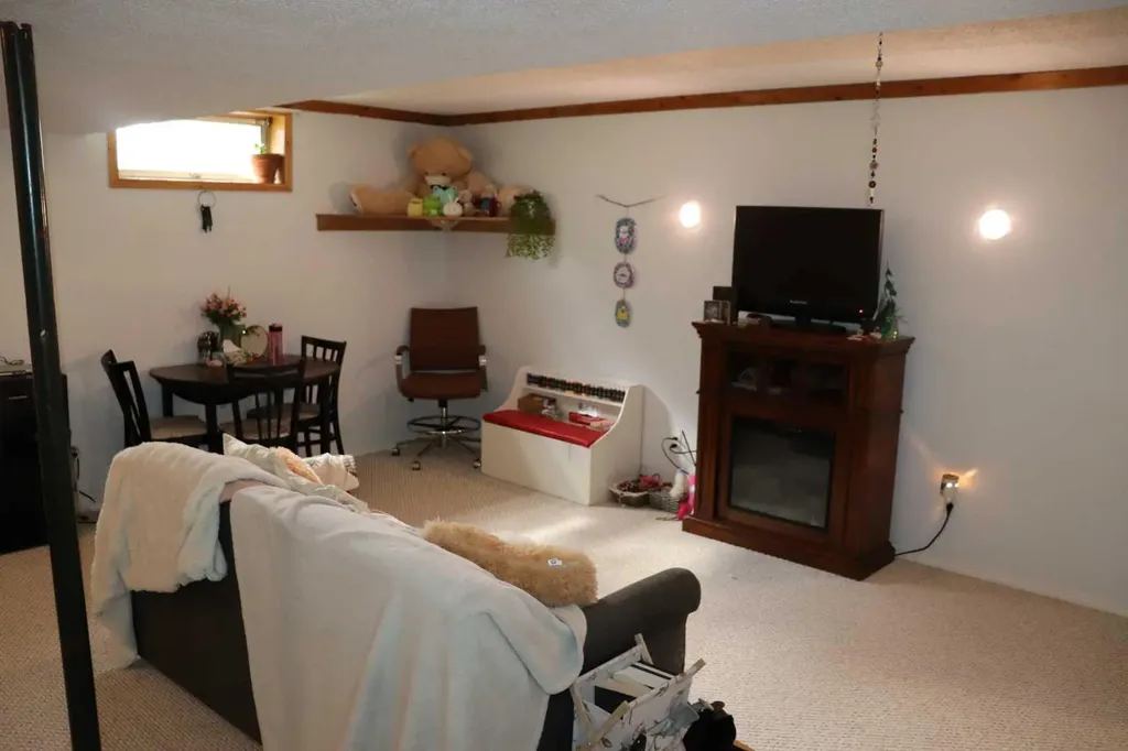 5707 9 Avenue Edson AB T7E 1J4