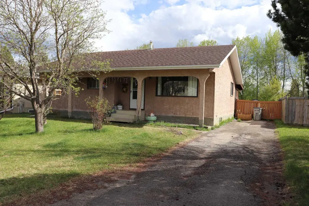 5707 9 Avenue Edson AB T7E 1J4