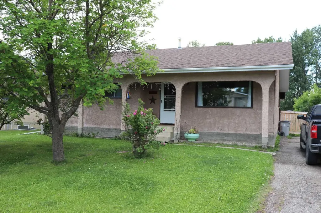 5707 9 Avenue Edson AB T7E 1J4