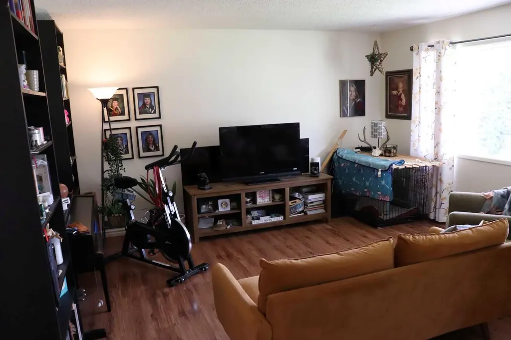 5707 9 Avenue Edson AB T7E 1J4