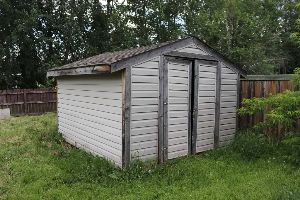 5707 9 Avenue Edson AB T7E 1J4