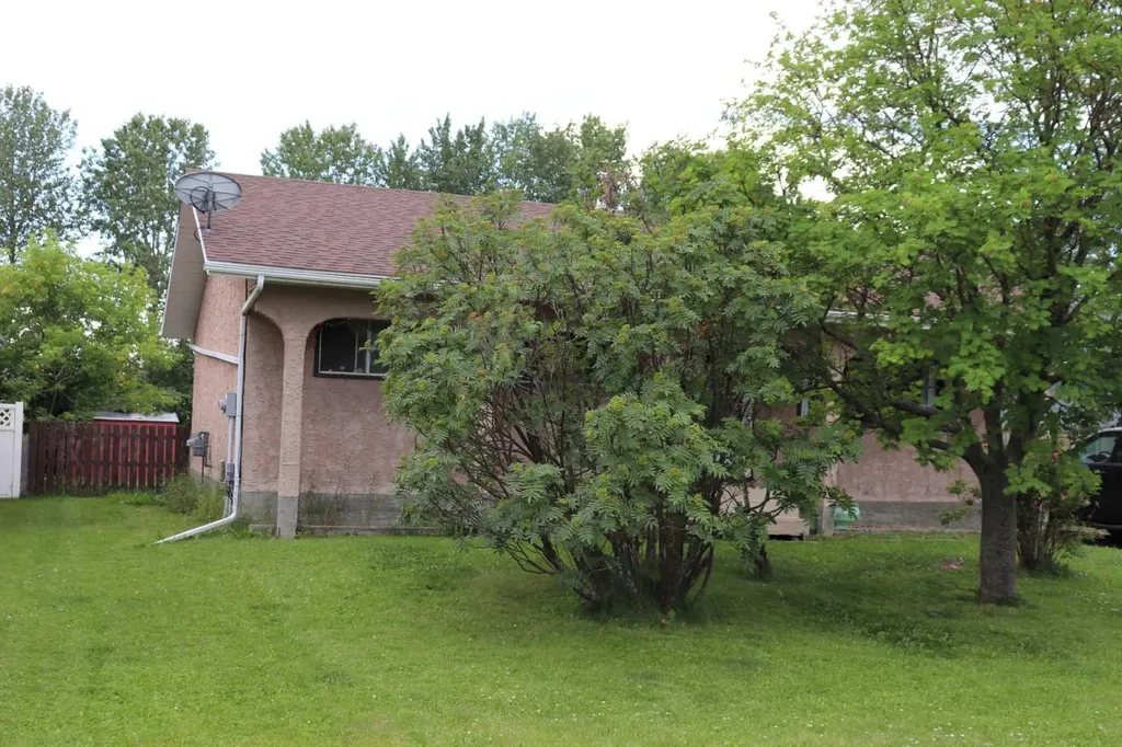 5707 9 Avenue Edson AB T7E 1J4