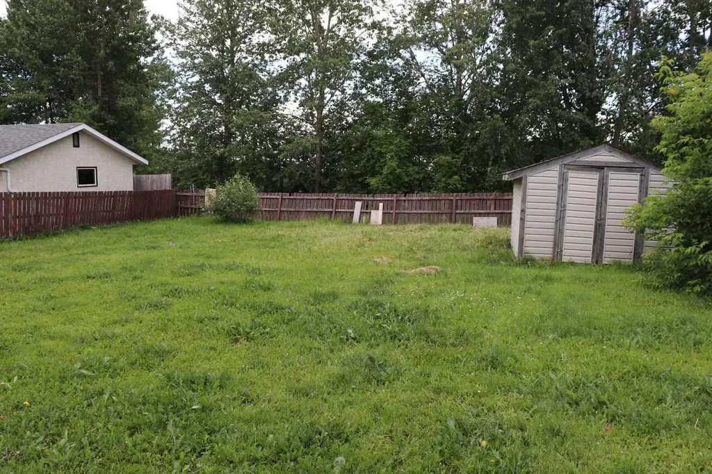5707 9 Avenue Edson AB T7E 1J4