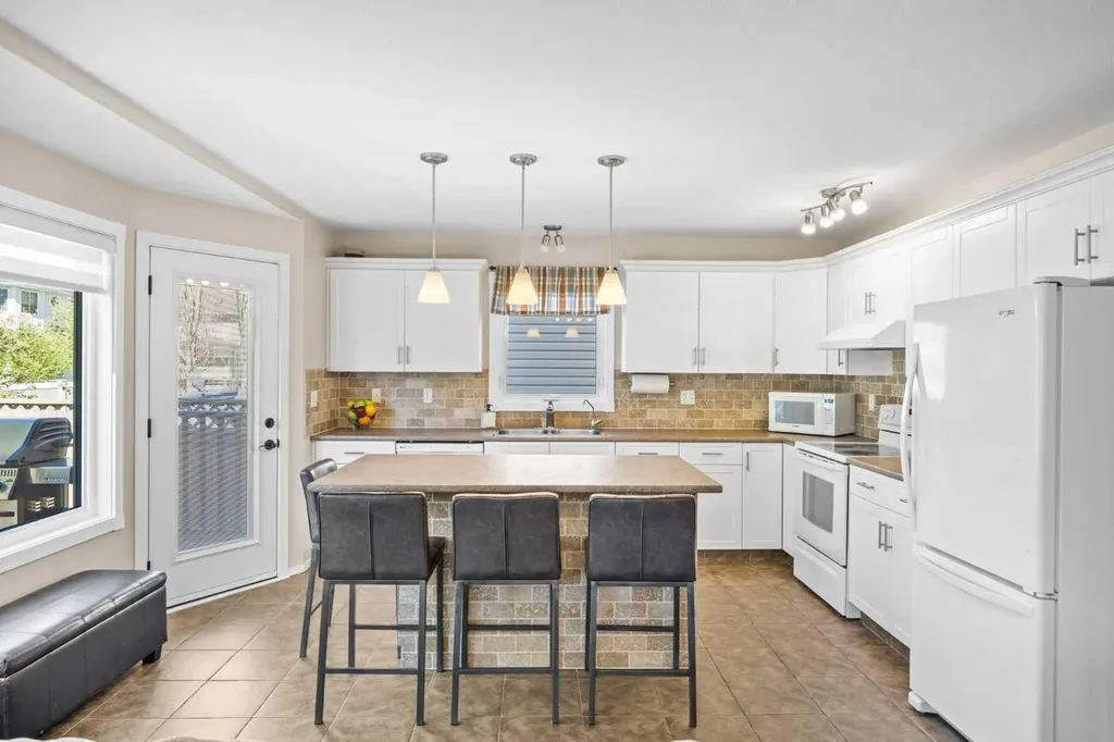 142 Sierra Nevada Green SW Calgary AB T3H3R2