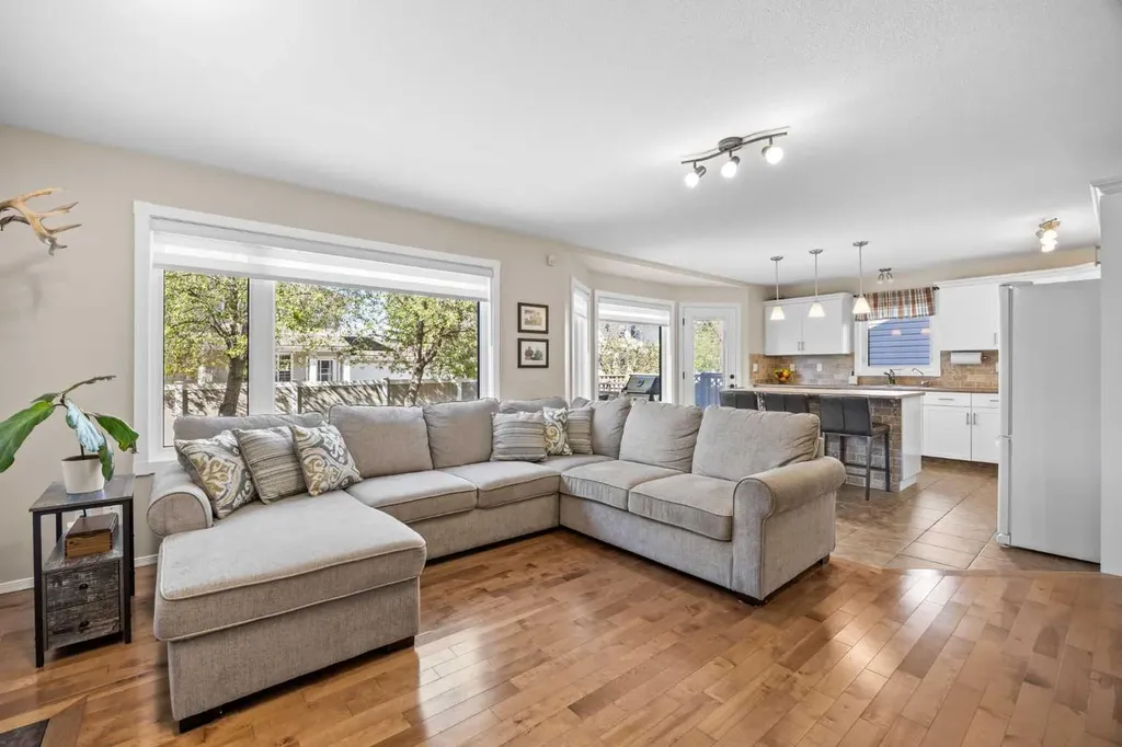 142 Sierra Nevada Green SW Calgary AB T3H3R2