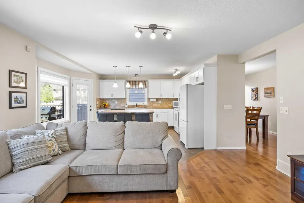 142 Sierra Nevada Green SW Calgary AB T3H3R2