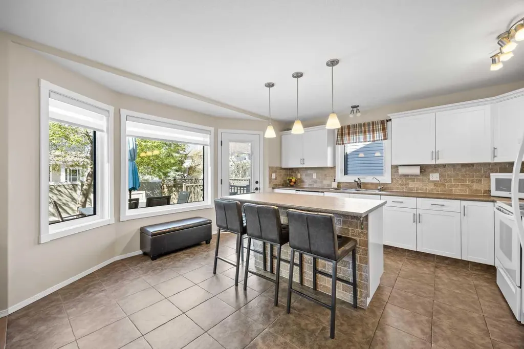 142 Sierra Nevada Green SW Calgary AB T3H3R2