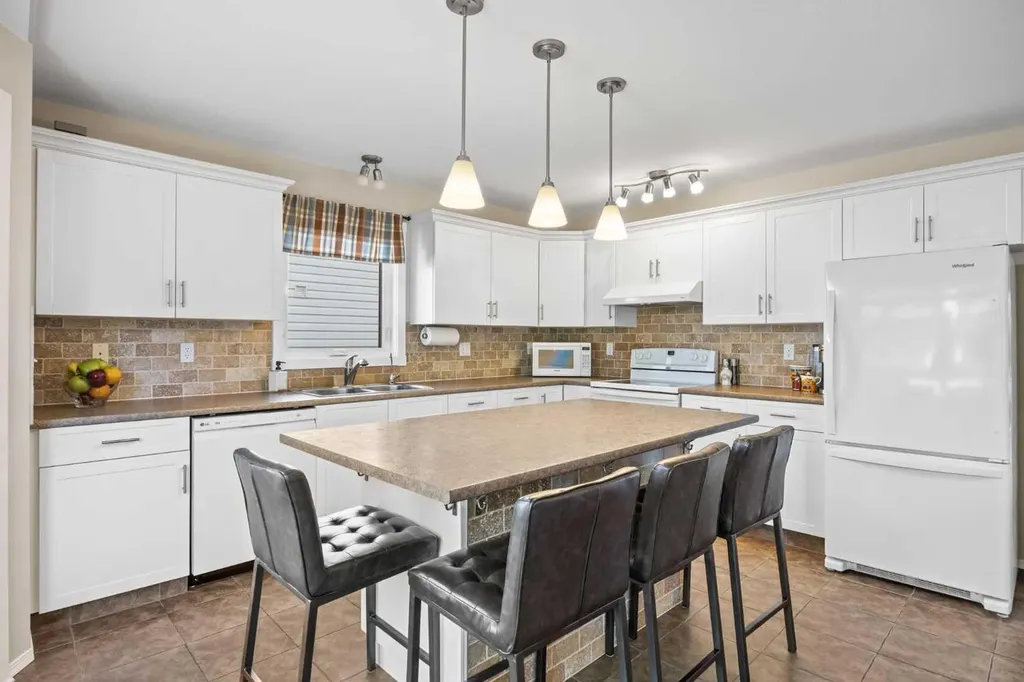 142 Sierra Nevada Green SW Calgary AB T3H3R2