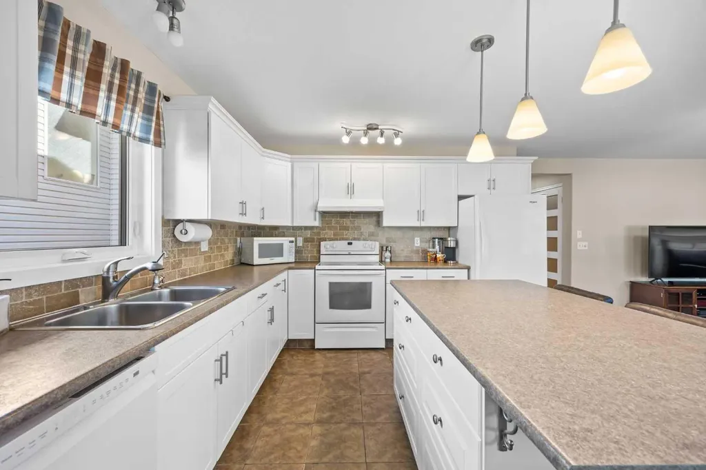142 Sierra Nevada Green SW Calgary AB T3H3R2