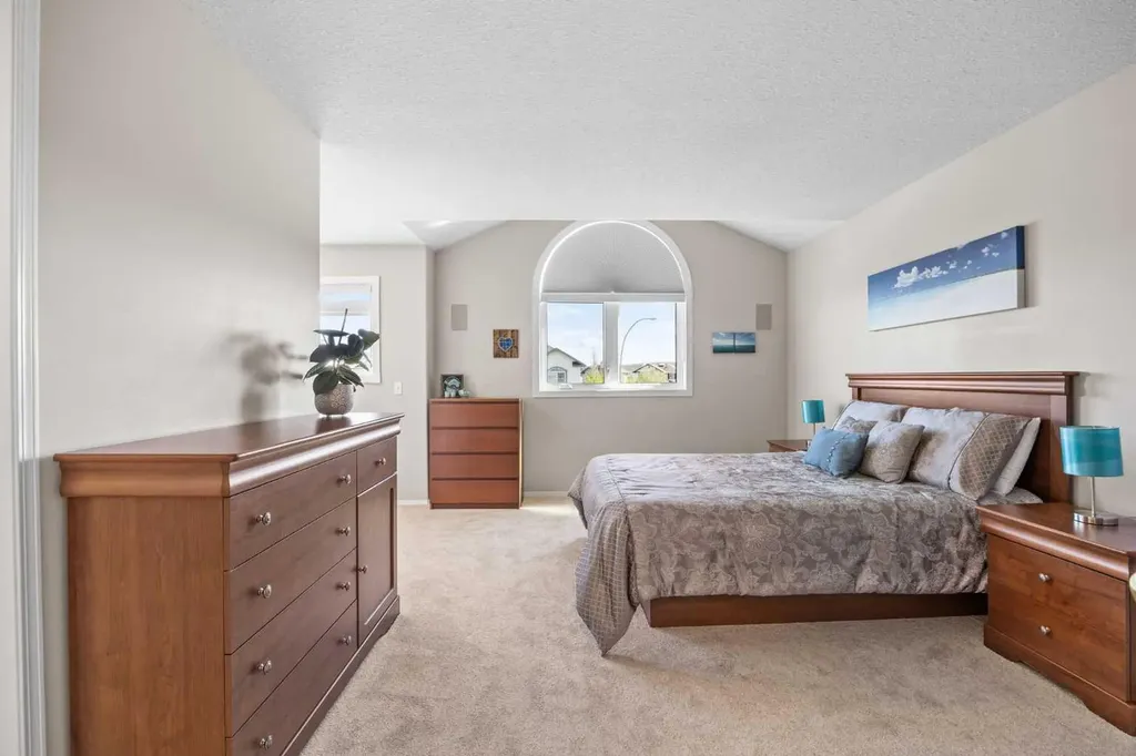 142 Sierra Nevada Green SW Calgary AB T3H3R2