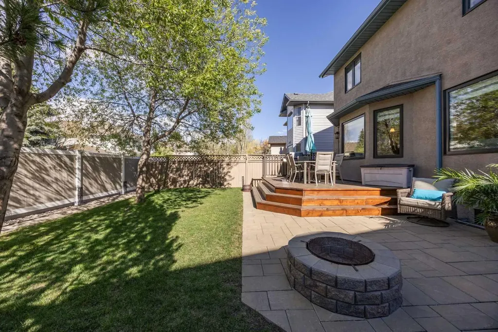 142 Sierra Nevada Green SW Calgary AB T3H3R2