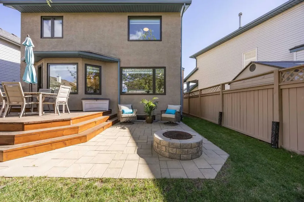 142 Sierra Nevada Green SW Calgary AB T3H3R2