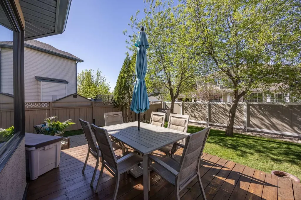 142 Sierra Nevada Green SW Calgary AB T3H3R2