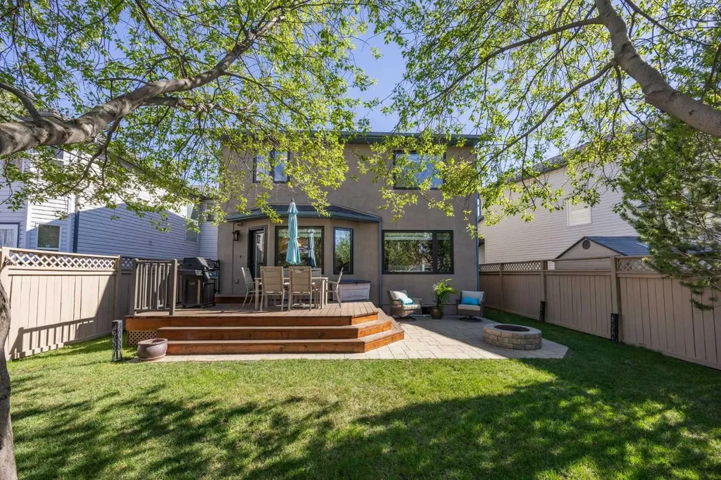 142 Sierra Nevada Green SW Calgary AB T3H3R2