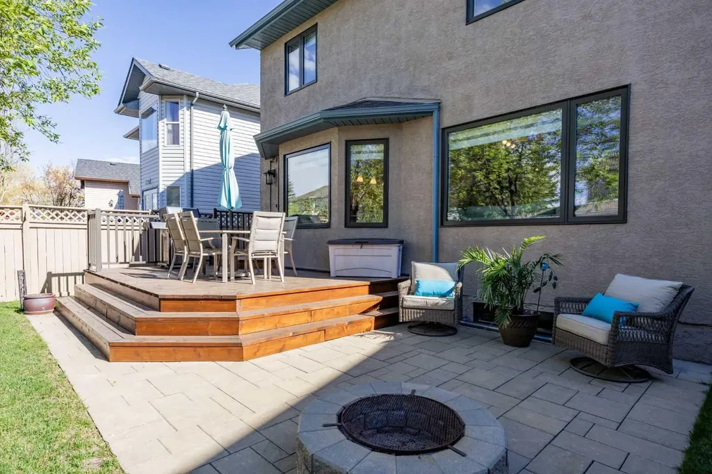 142 Sierra Nevada Green SW Calgary AB T3H3R2