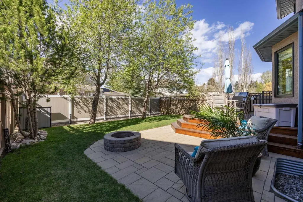 142 Sierra Nevada Green SW Calgary AB T3H3R2