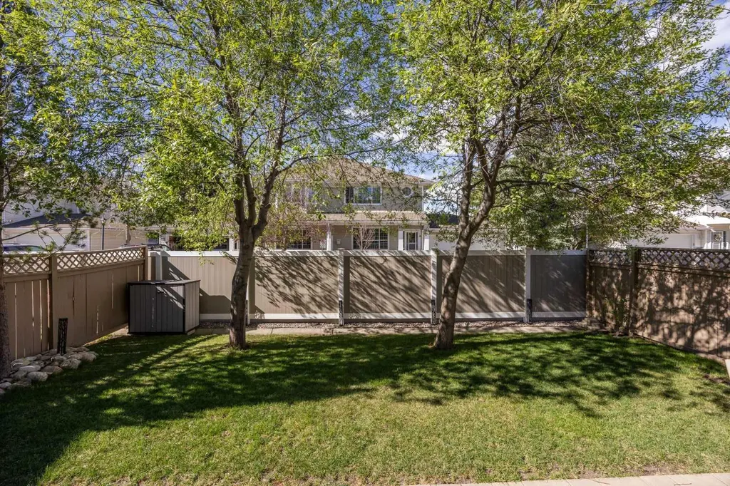 142 Sierra Nevada Green SW Calgary AB T3H3R2