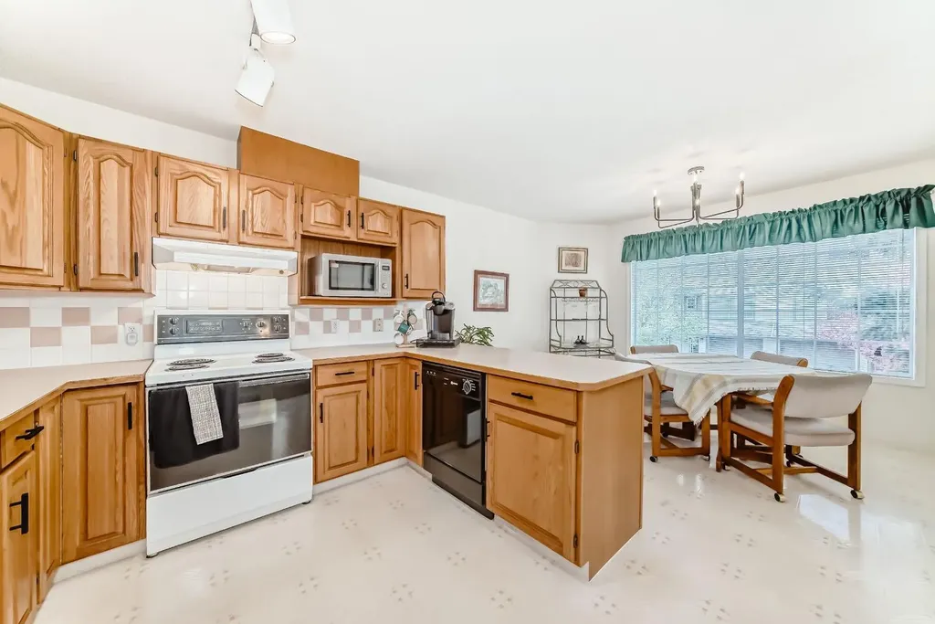 70 Kingsland Villas SW Calgary AB T2V 5J9