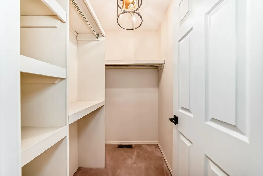 70 Kingsland Villas SW Calgary AB T2V 5J9