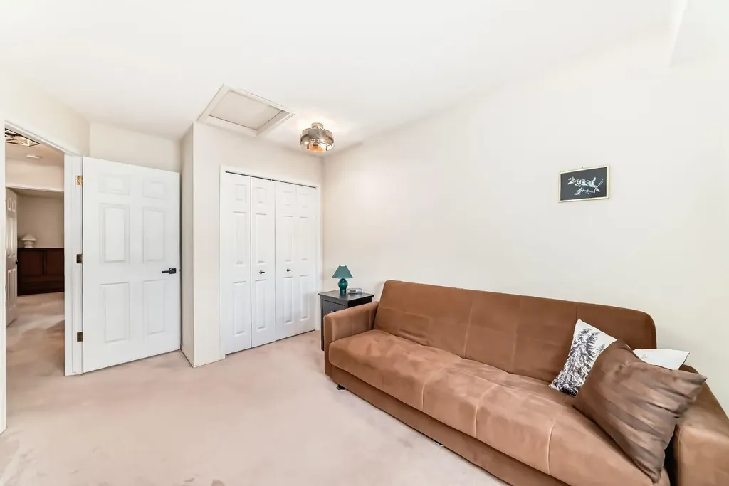 70 Kingsland Villas SW Calgary AB T2V 5J9