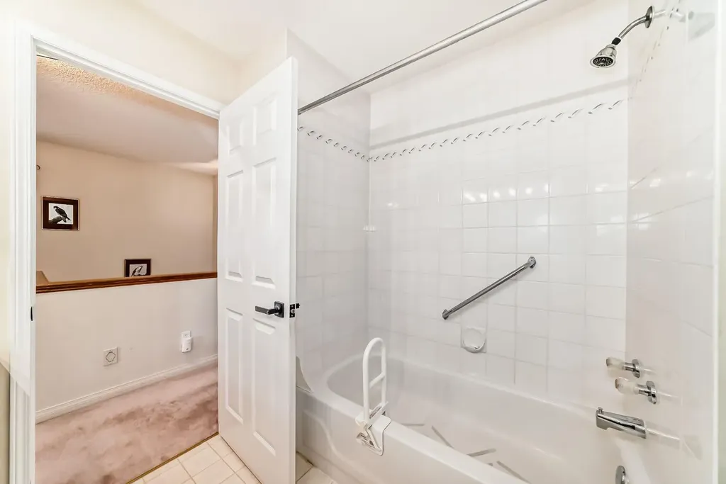 70 Kingsland Villas SW Calgary AB T2V 5J9