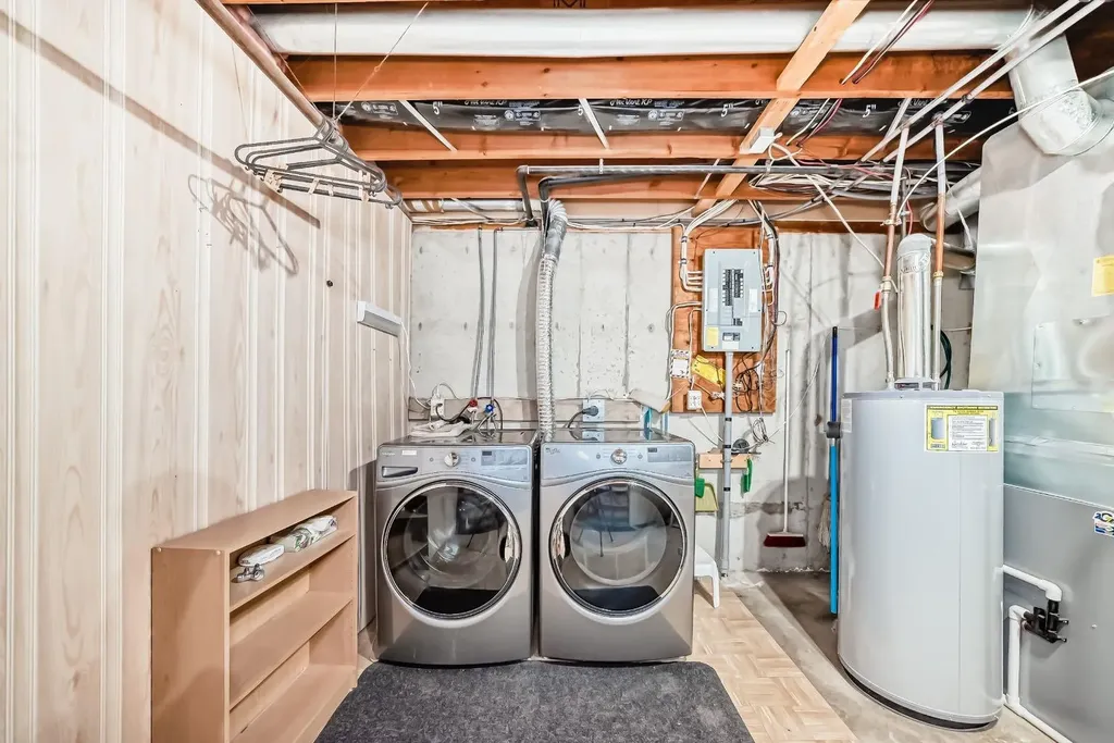 70 Kingsland Villas SW Calgary AB T2V 5J9