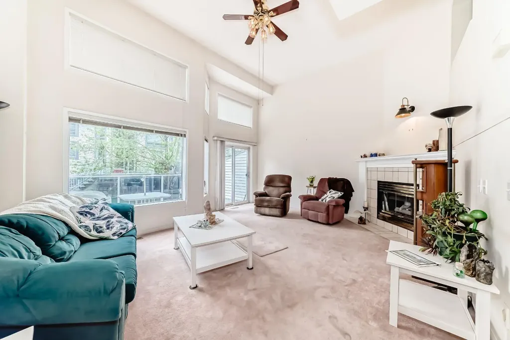 70 Kingsland Villas SW Calgary AB T2V 5J9