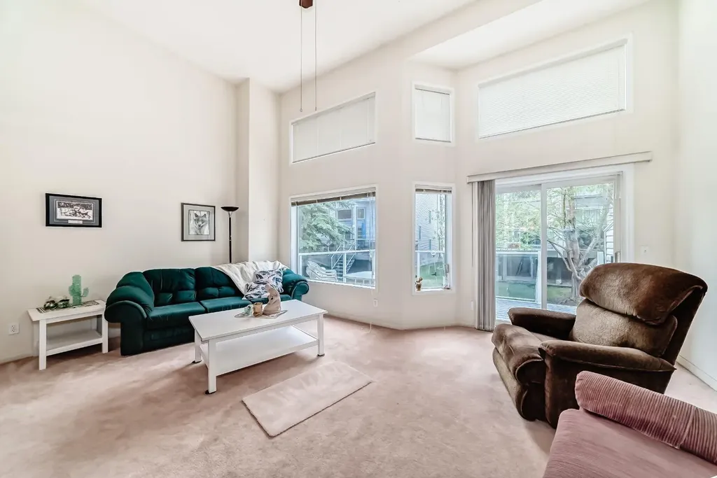 70 Kingsland Villas SW Calgary AB T2V 5J9