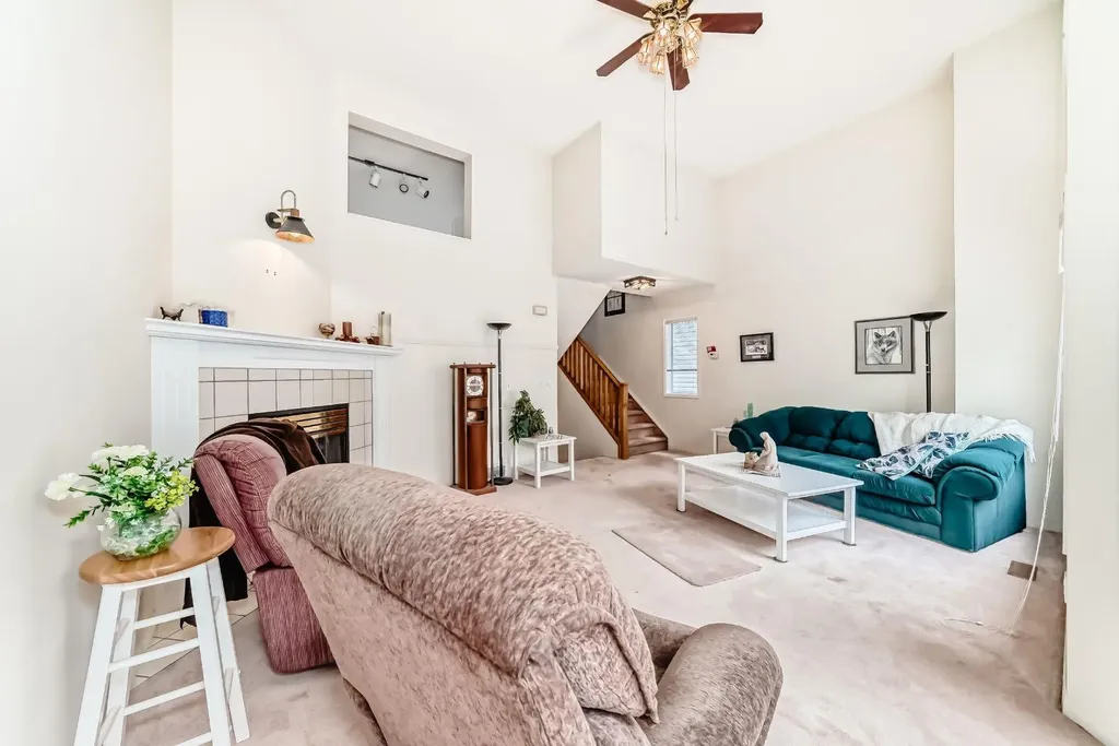 70 Kingsland Villas SW Calgary AB T2V 5J9