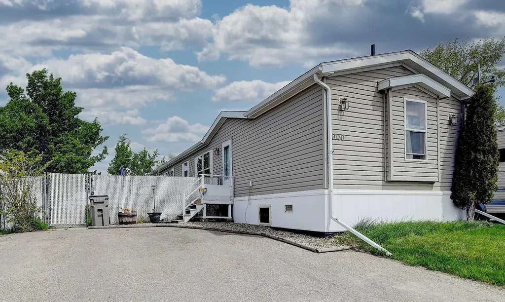 9730 120 Avenue Grande Prairie AB T8V 5H3