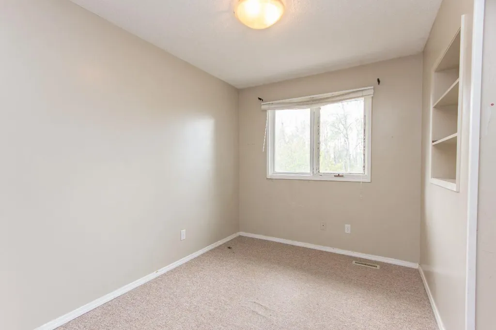 35 Oyen Crescent Red Deer AB T4P 1T3